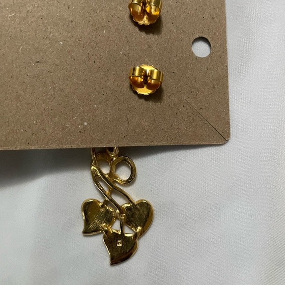Avon 90’s Twisted Vine Leaves Goldtone Pierced Earrings - Picture 3 of 3